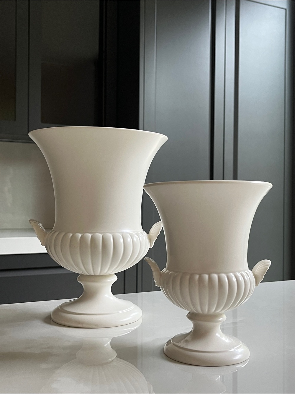 Wedgwood Cream Campana Urn Vases Pair Shell Handles Medici Etruria Barlaston